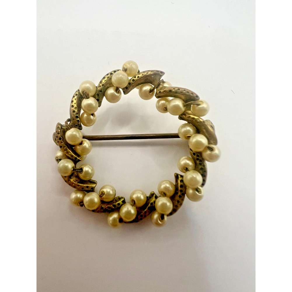 Vintage Faux Pearl‎ Wreath Brooch Gold Tone Circle Pin Mid Century Costume MCM